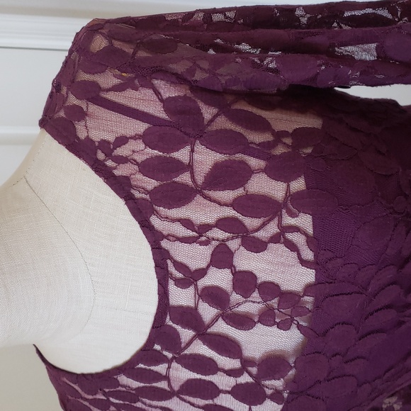 💐 FREE PEOPLE Plum Purple Sheer Lace Dress Hankerchief Hem SIZE 4 - Picture 8 of 17